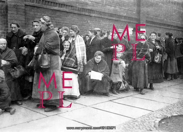 : People lining up at the cheap meat counter in Berlin, 1919 : People lining up at the cheap meat counter in Berlin, 1919