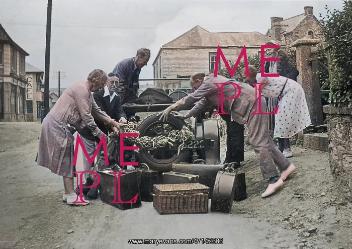 : People loading a car at Perranporth, Cornwall : People loading a car at Perranporth, Cornwall
