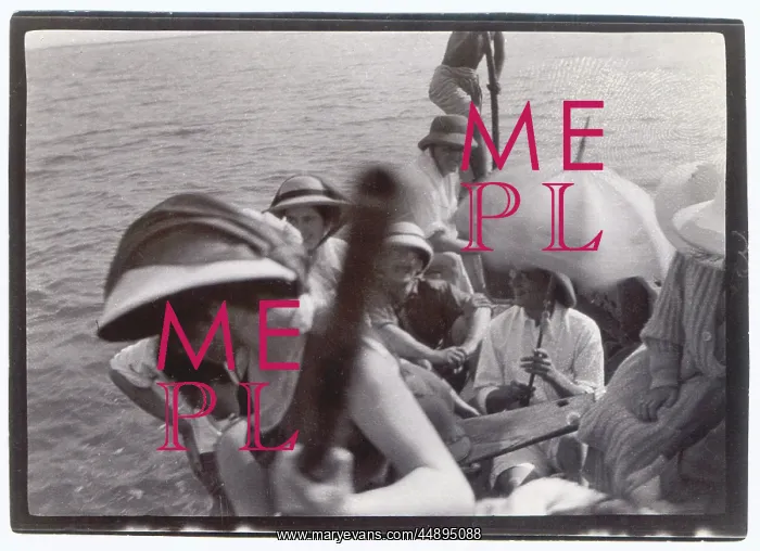 : People on an outing in a punt, Middle East : People on an outing in a punt, Middle East