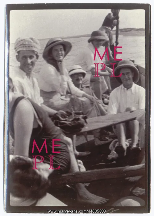 : People on an outing in a punt, Middle East : People on an outing in a punt, Middle East