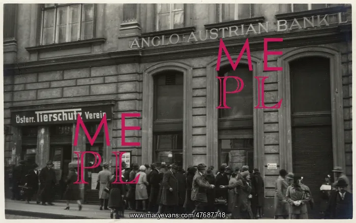 : People outside Anglo-Austrian Bank, Vienna, Austria : People outside Anglo-Austrian Bank, Vienna, Austria