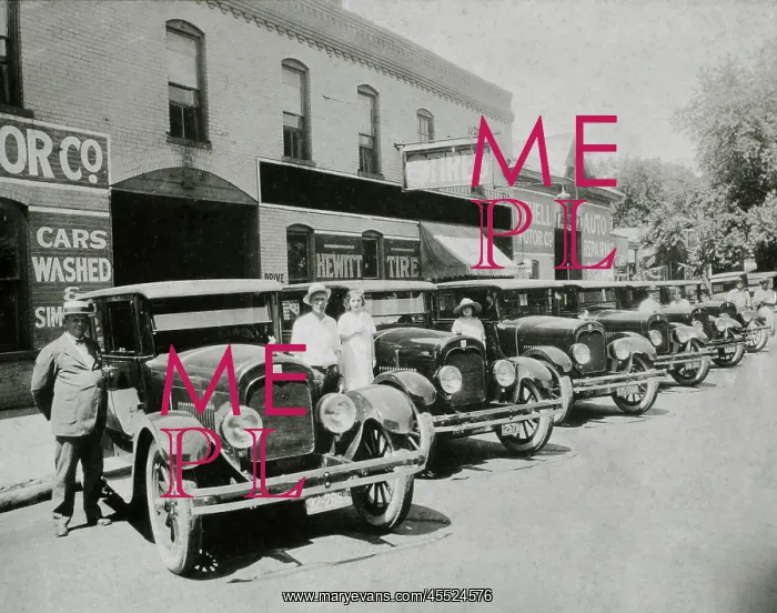 : People Posed With Row of Automobilies : People Posed With Row of Automobilies