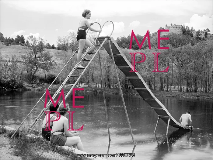 : People - recreational activities - swimming : People - recreational activities - swimming