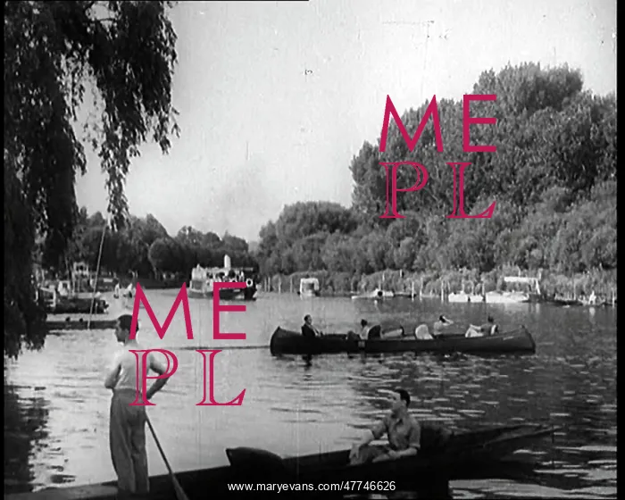 : People On River Boats At Henley On Thames : People On River Boats At Henley On Thames