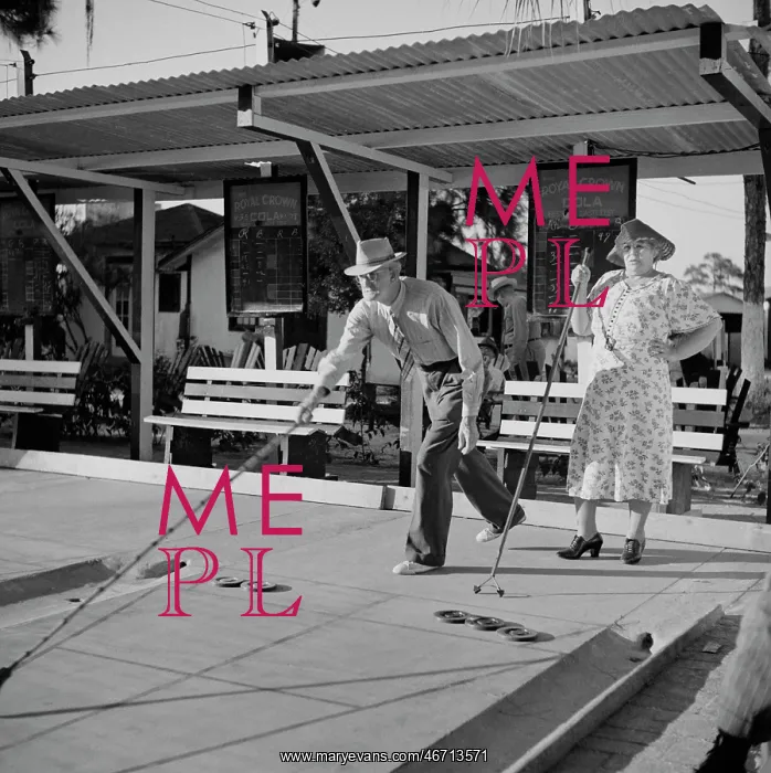 : People - Shuffleboard - Recreation - Leisure : People - Shuffleboard - Recreation - Leisure