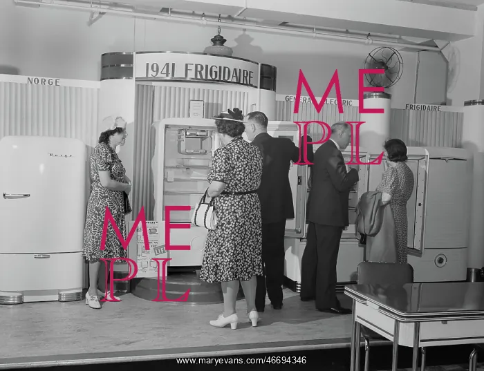 : People - Store - Refrigerators - Retail : People - Store - Refrigerators - Retail
