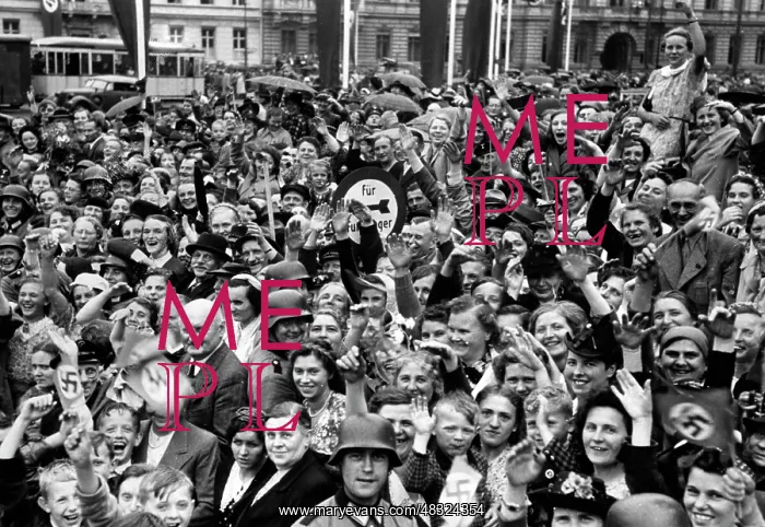 : People at the victory parade in Berlin, 1940 : People at the victory parade in Berlin, 1940