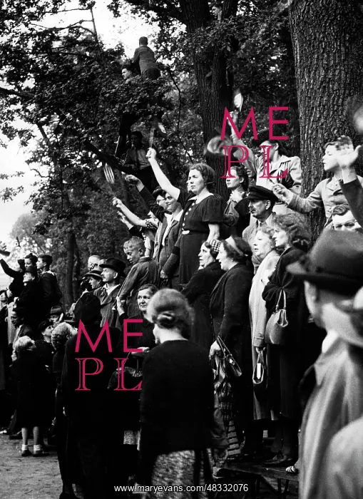 : People at the victory parade in Berlin, 1940 : People at the victory parade in Berlin, 1940