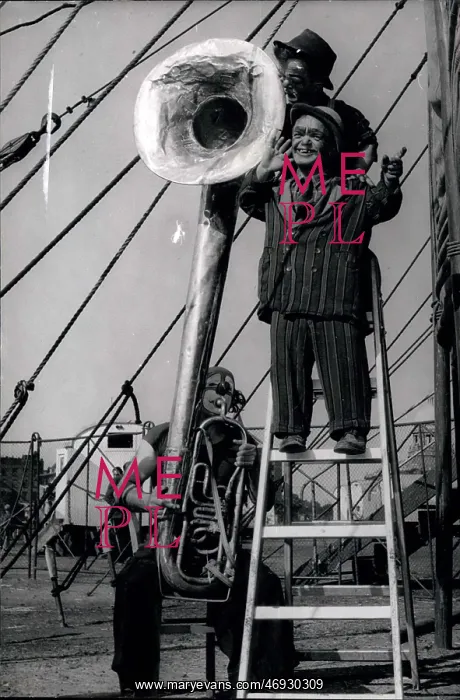 : Performers with the Althoff circus, Germany : Performers with the Althoff circus, Germany