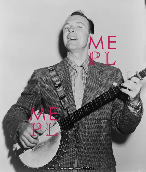 : Pete Seeger (b. 1919) singing playing banjo. ? : Pete Seeger (b. 1919) singing playing banjo. ?