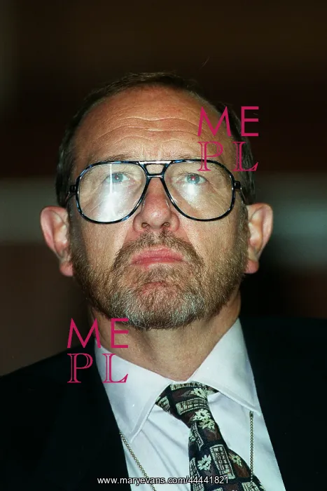  : Peter Bradley MP