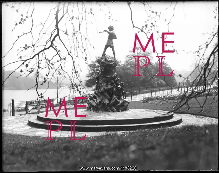 : PETER PAN STATUE : PETER PAN STATUE