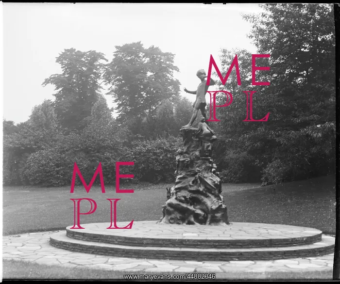 : PETER PAN STATUE : PETER PAN STATUE