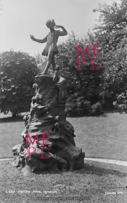 : Peter Pan Statue in London : Peter Pan Statue in London