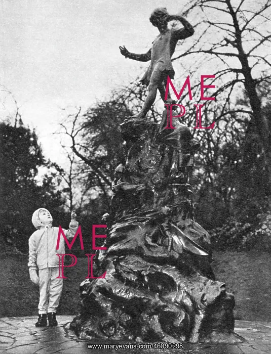 : Peter Pan statue without his pipe : Peter Pan statue without his pipe