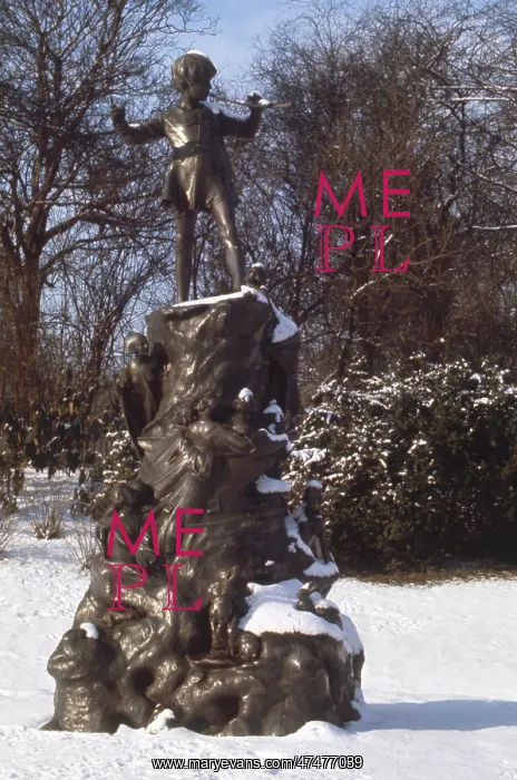 : Peter Pan ' statue in the snow : Peter Pan ' statue in the snow