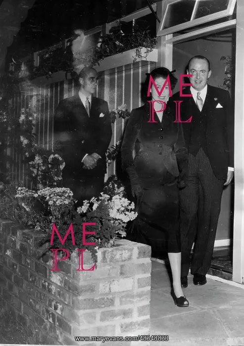 : Peter Thorneycroft and Queen Elizabeth II : Peter Thorneycroft and Queen Elizabeth II