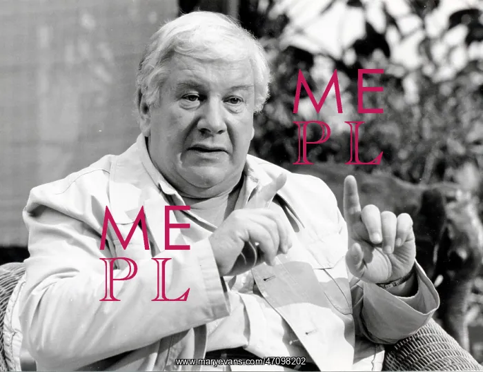 : Peter Ustinov, British-born actor, TV studio in Hamburg : Peter Ustinov, British-born actor, TV studio in Hamburg