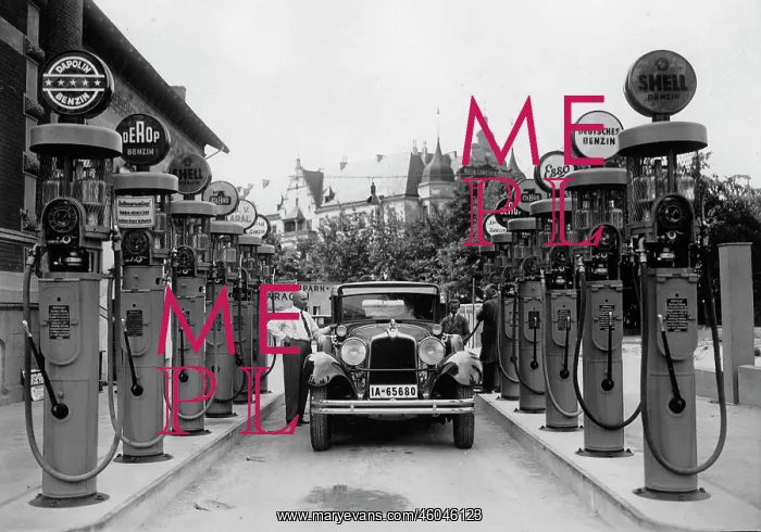  : Petrol Station 1930
