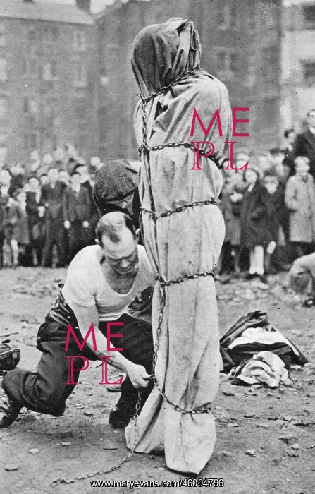 : Petticoat Lane escapologist : Petticoat Lane escapologist