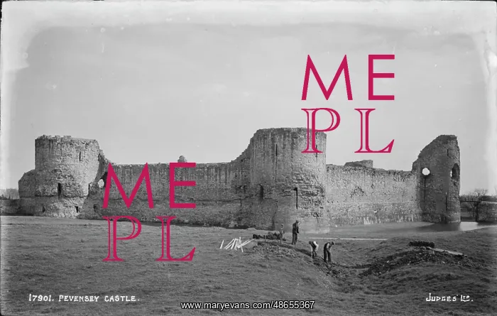 : Pevensey Castle Ruins : Pevensey Castle Ruins
