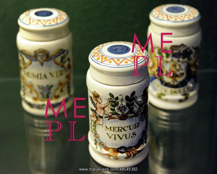 : Pharmaceutical porcelain jars. Pharmacy Museum. Turku. Finla : Pharmaceutical porcelain jars. Pharmacy Museum. Turku. Finla