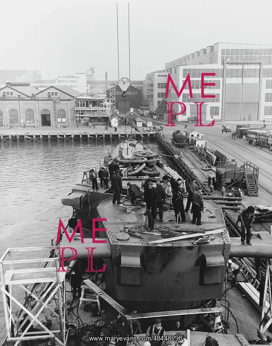 : Philadelphia Navy Yard workmen repair damage : Philadelphia Navy Yard workmen repair damage