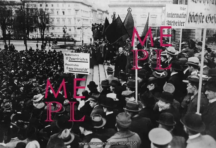 : Philipp Scheidemann at the May Day rally, 1919 : Philipp Scheidemann at the May Day rally, 1919