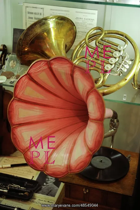 : Phonograph : Phonograph