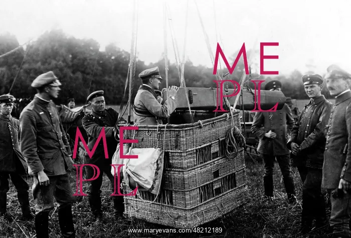 : Photo camera in the basket of an german observation balloon : Photo camera in the basket of an german observation balloon