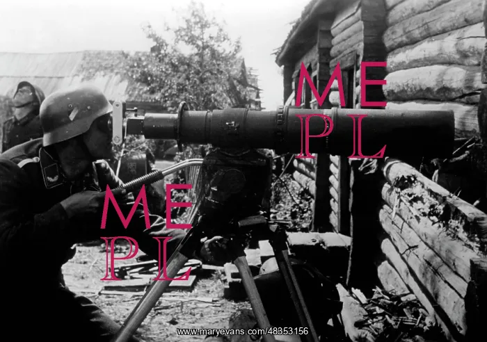 : Photo reporter with a telephote on the Eastern Front, 1942 : Photo reporter with a telephote on the Eastern Front, 1942