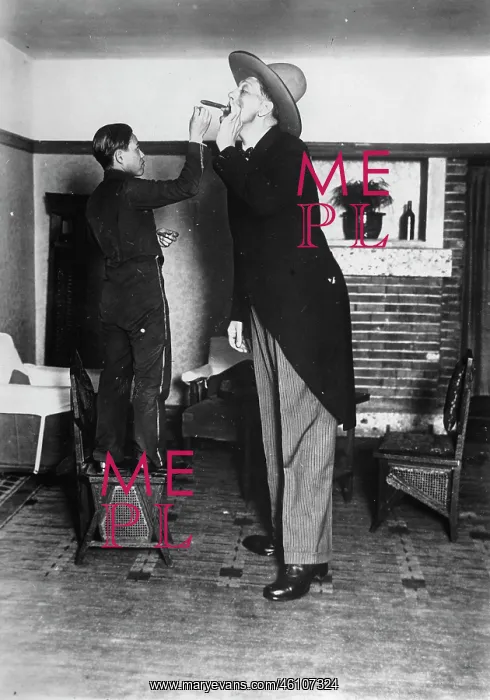  : The photo shows a Japanese with a
