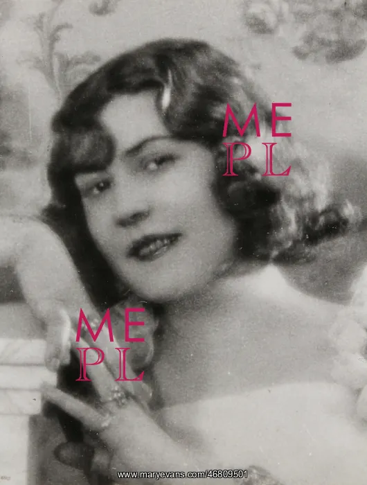 : Photo studio owner Olga von Wlassics : Photo studio owner Olga von Wlassics
