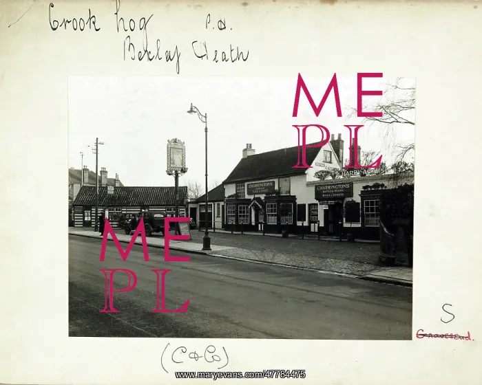 : Photograph of Crook Log PH, Bexleyheath, Greater London : Photograph of Crook Log PH, Bexleyheath, Greater London