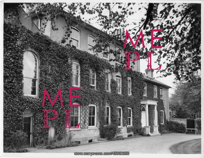 : Photograph of Down House, home of Charles Darwin : Photograph of Down House, home of Charles Darwin