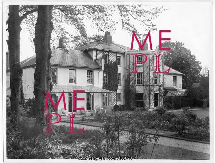 : Photograph of Down House, home of Charles Darwin : Photograph of Down House, home of Charles Darwin