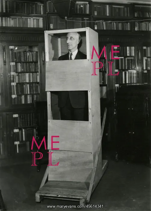 : Photograph of ?sentry box? apparatus : Photograph of ?sentry box? apparatus
