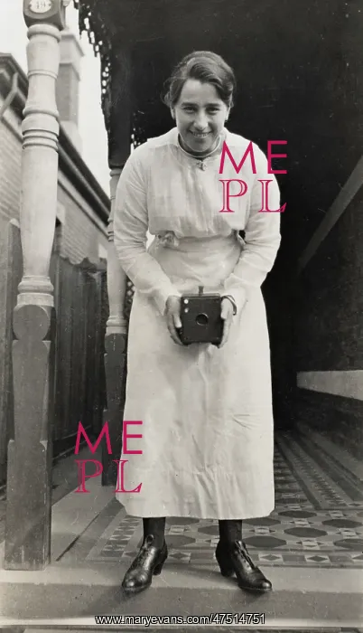  : Photographer c. 1910