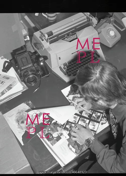 : Photographer at work : Photographer at work