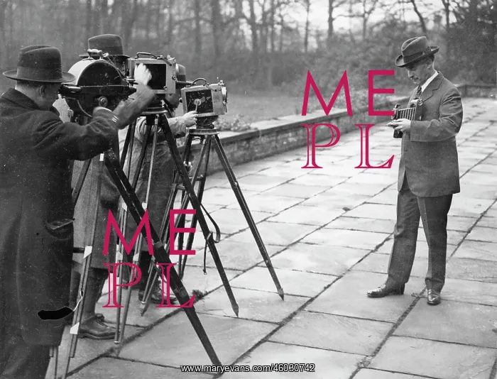: Photographing and filming : Photographing and filming