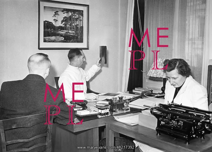 : Physician interpreting a radiograph, 1943 : Physician interpreting a radiograph, 1943