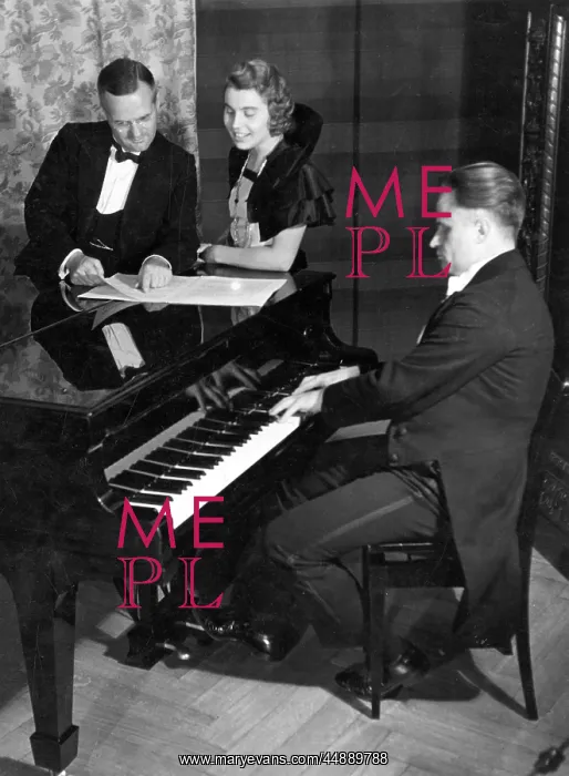 : AROUND THE PIANO : AROUND THE PIANO