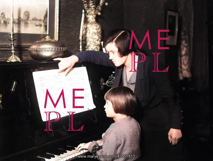 : PIANO LESSON 1930S : PIANO LESSON 1930S