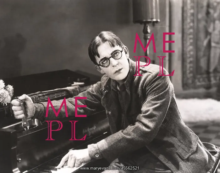  : Piano tuner