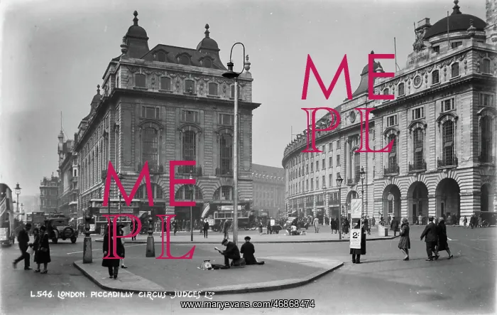 : Piccadilly Circus in the 1930s : Piccadilly Circus in the 1930s