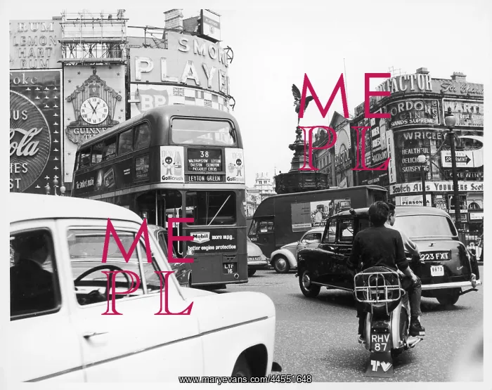  : PICCADILLY CIRCUS