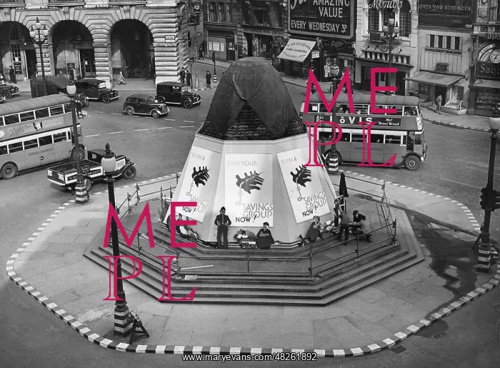 : The Piccadilly Circus in London, 1939 : The Piccadilly Circus in London, 1939