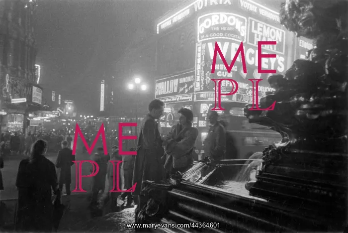 : Piccadilly Circus at night, c.1950 : Piccadilly Circus at night, c.1950
