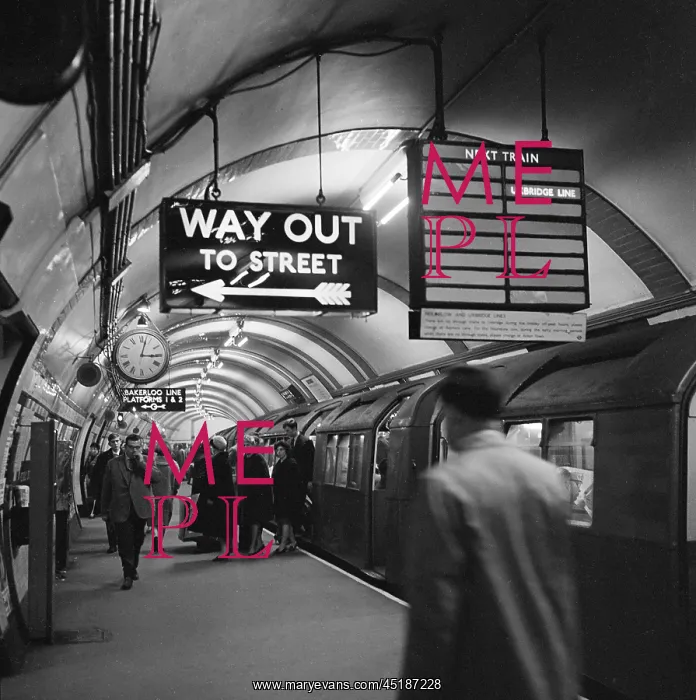 : Piccadilly Circus Underground Station : Piccadilly Circus Underground Station