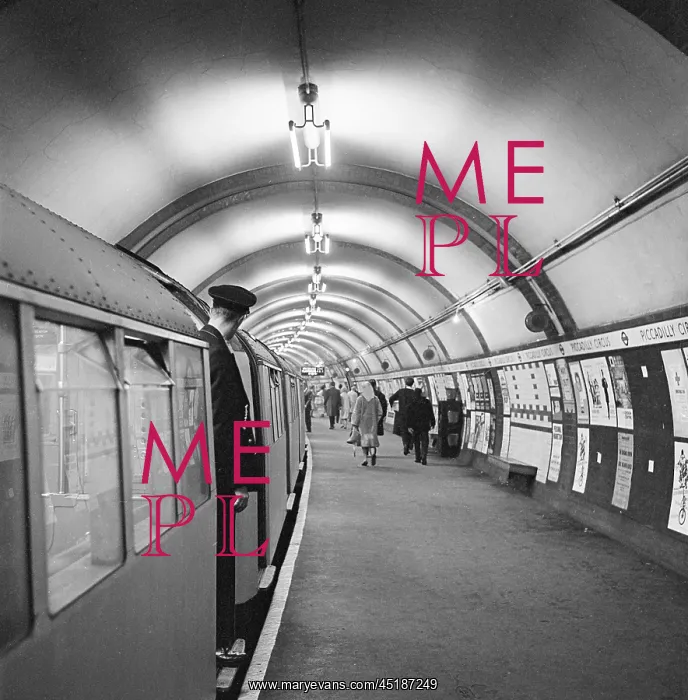 : Piccadilly Circus Underground Station : Piccadilly Circus Underground Station